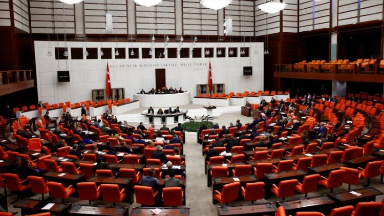 البرلمان التركي يقر قانونا أمنيا يحل محل حالة الطوارئ
