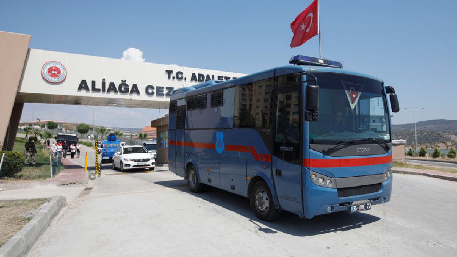 U.S. pastor on trial in Turkey transferred to house arrest - CNN Turk
