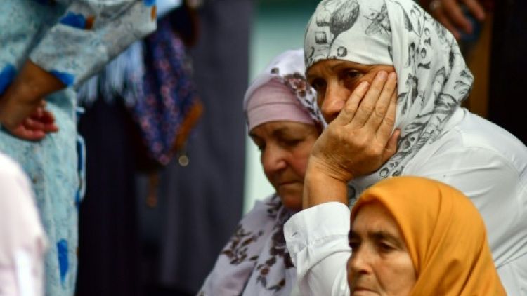 Des centaines de Bosniaques pleurent une des "mères" de Srebrenica