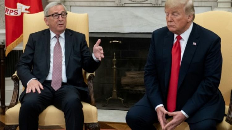Commerce: Trump et Juncker dans le Bureau ovale en quête d'un compromis