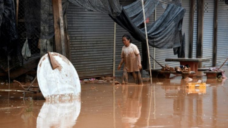 L'eau du barrage effondré au Laos gagne le Cambodge, des milliers de déplacés