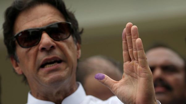 عمران خان يعلن الفوز بانتخابات باكستان وخصومه يزعمون التزوير عمران خان يعلن الفوز بانتخابات باكستان وخصومه يزعمون التزوير