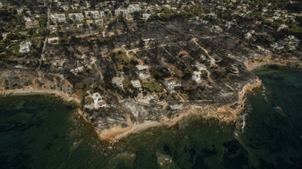 Le gouvernement grec suspecte une origine criminelle aux incendies de lundi Le gouvernement grec suspecte une origine criminelle aux incendies de lundi