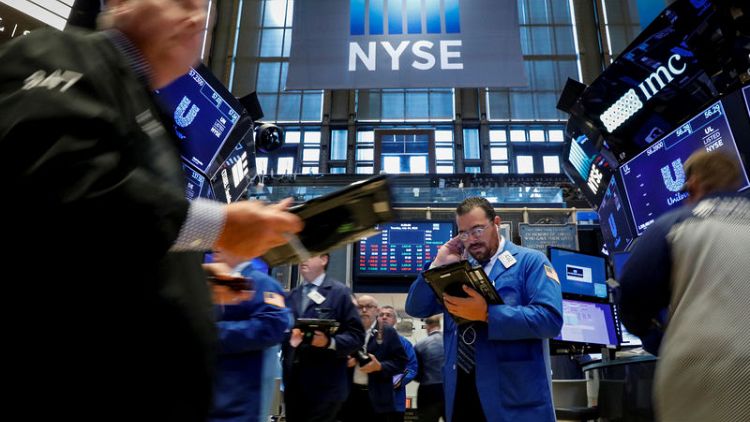 Stocks end fourth week of gains on sour note as investors jeer earnings