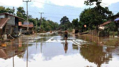 Barrage effondré au Laos: la colère monte au quatrième jour de recherche des disparus Barrage effondré au Laos: la colère monte au quatrième jour de recherche des disparus