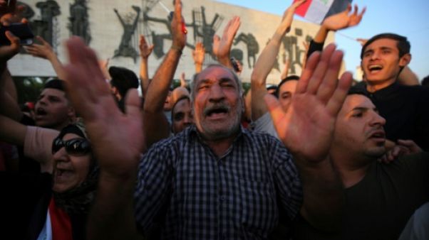 Des Irakiens manifestent contre la corruption à Bagdad, le 27 juin 2018 Des Irakiens manifestent contre la corruption à Bagdad, le 27 juin 2018