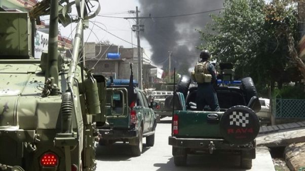 Afghanistan: attentat en cours contre une école de sages-femmes dans l'est Afghanistan: attentat en cours contre une école de sages-femmes dans l'est
