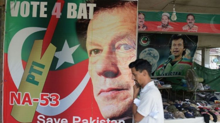 Pakistan: le parti d'Imran Khan entame des pourparlers de coalition
