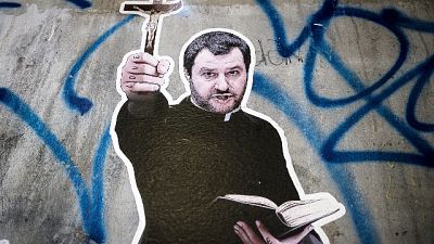 A Roma spunta murales Salvini in tonaca
