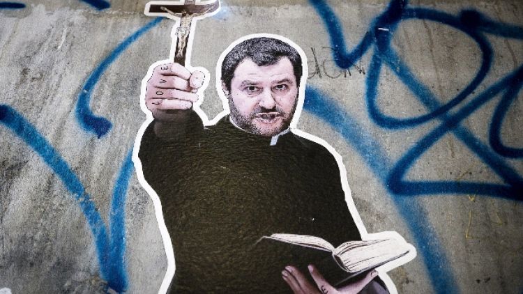 A Roma spunta murales Salvini in tonaca