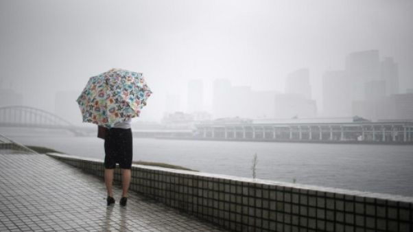 Après des inondations meurtrières, le Japon subit l'assaut d'un typhon Après des inondations meurtrières, le Japon subit l'assaut d'un typhon