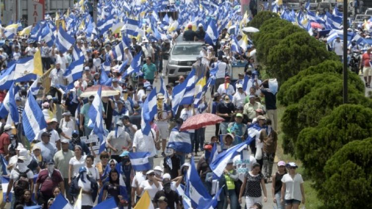 Crise politique : des milliers de Nicaraguayens défilent en soutien aux évêques