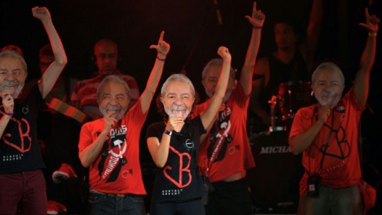 Brésil: des milliers de personnes au "Festival Lula Libre", avec Chico Buarque et Gilberto Gil