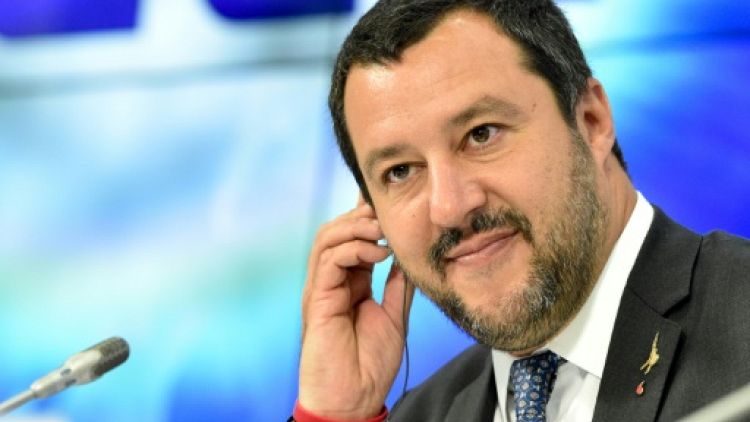 Brexit: Salvini conseille à May de se montrer plus dure dans les négociations
