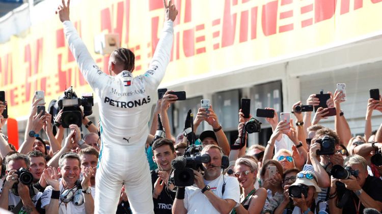 هاميلتون يفوز في المجر ويعزز صدارته لفورمولا 1