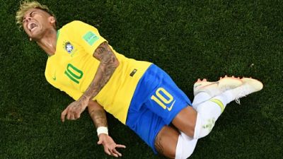 Neymar reconnaît qu'il exagère "parfois" Neymar reconnaît qu'il exagère "parfois"