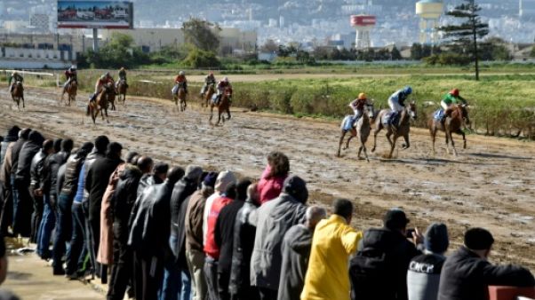 Une course à l'hippodrome du Caroubier, à Alger le 24 mars 2018 Une course à l'hippodrome du Caroubier, à Alger le 24 mars 2018