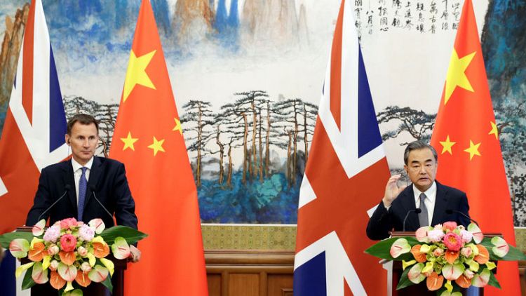 الصين تعرض على بريطانيا عقد محادثات بشأن إبرام اتفاق للتجارة الحرة