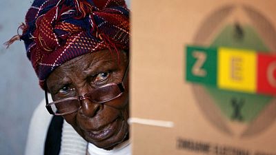 زيمبابوي تبدأ فرز الأصوات في أول انتخابات بعد عهد موجابي