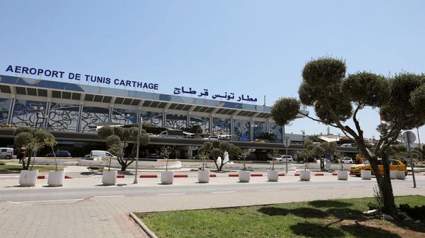 العاملون بمطارات تونس يهددون بالإضراب في ذروة الموسم السياحي العاملون بمطارات تونس يهددون بالإضراب في ذروة الموسم السياحي