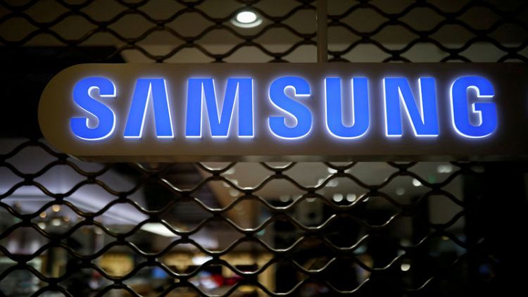 Samsung Elec's mobile woes drag on profit growth