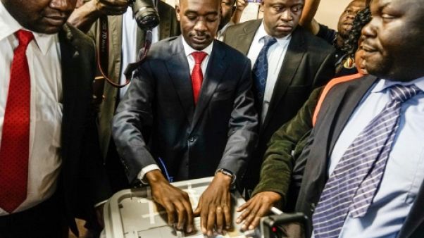 Le leader de l'opposition au Zimbabwe revendique une victoire "éclatante" Le leader de l'opposition au Zimbabwe revendique une victoire "éclatante"