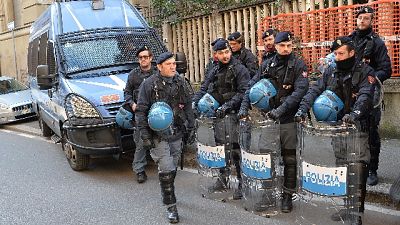 Polizia sgombera Lambretta a Milano