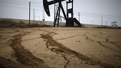 استطلاع-النفط سيظل مستقرا في 2019 مع تعويض أوبك وأمريكا تعطيلات المعروض