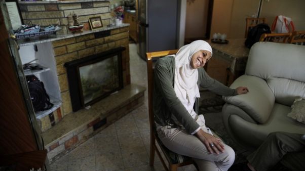 محكمة إسرائيلية تأمر بسجن شاعرة عربية بتهمة التحريض على الإرهاب محكمة إسرائيلية تأمر بسجن شاعرة عربية بتهمة التحريض على الإرهاب