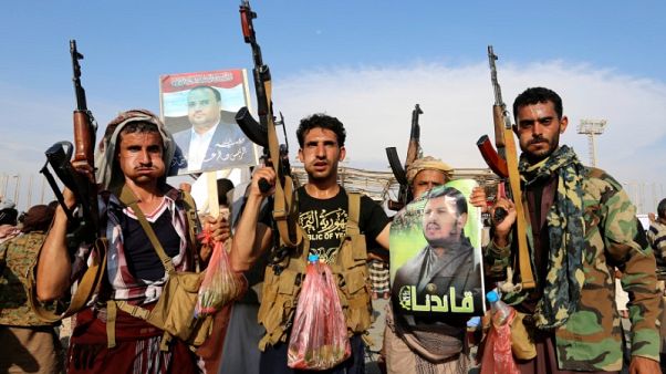 الحوثيون يوقفون الهجمات في البحر الأحمر لأسبوعين الحوثيون يوقفون الهجمات في البحر الأحمر لأسبوعين