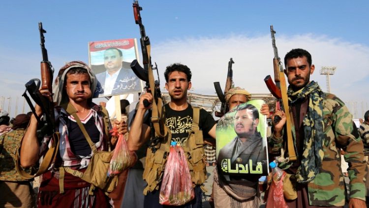 الحوثيون يوقفون الهجمات في البحر الأحمر لأسبوعين