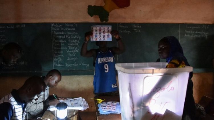 Décompte des voix dans un bureau de vote à Bamako, le 29 juillet 2018