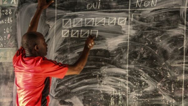 Comores: le référendum qui renforce les pouvoirs du président plébiscité Comores: le référendum qui renforce les pouvoirs du président plébiscité