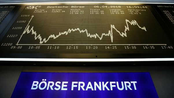 أنباء إيجابية بشأن التجارة تدعم الأسهم الأوروبية وسط نتائج متباينة للشركات أنباء إيجابية بشأن التجارة تدعم الأسهم الأوروبية وسط نتائج متباينة للشركات