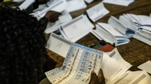 Dépouillement dans un bureau de vote à Harare, le 30 juillet 2018 Dépouillement dans un bureau de vote à Harare, le 30 juillet 2018