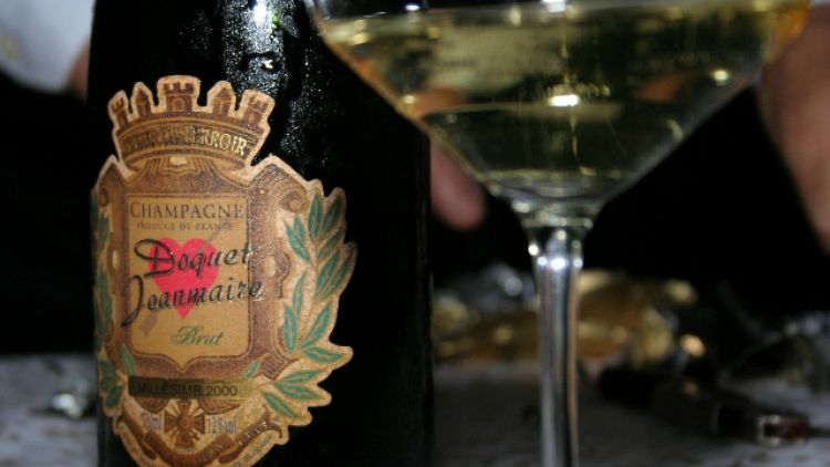 Champagne a tutti, conto da 150mila euro