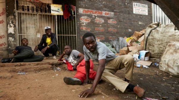 Le Zimbabwe attend toujours les résultats de la présidentielle, crainte de nouvelles violences Le Zimbabwe attend toujours les résultats de la présidentielle, crainte de nouvelles violences