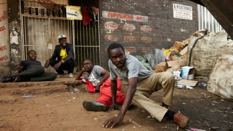 Le Zimbabwe attend toujours les résultats de la présidentielle, crainte de nouvelles violences 