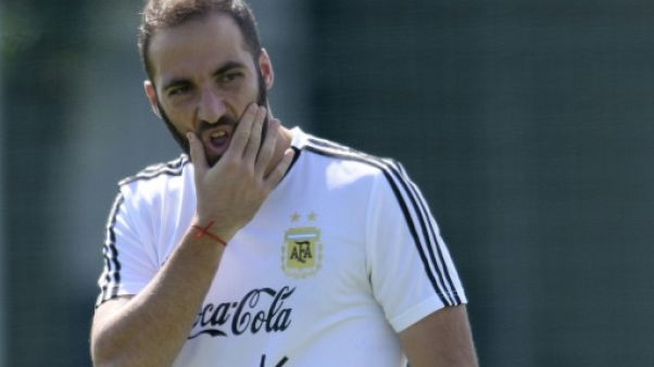 Transferts: Higuain arrive à Milan pour un échange à trois bandes Transferts: Higuain arrive à Milan pour un échange à trois bandes