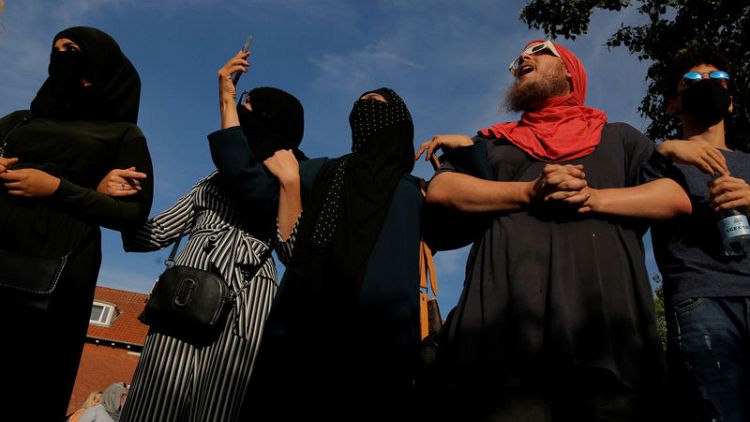 جريمة أم حق؟ مسلمات في الدنمرك يقررن تحدي حظر النقاب