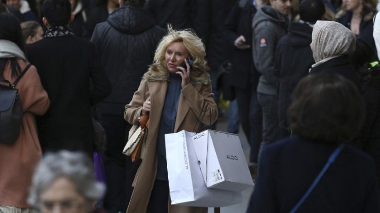 تراجع مكالمات الهواتف المحمولة في بريطانيا لأول مرة
