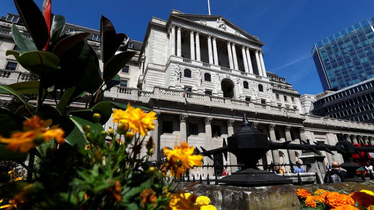 بنك إنجلترا يرفع سعر الفائدة ويلمح لوتيرة أبطأ مستقبلا