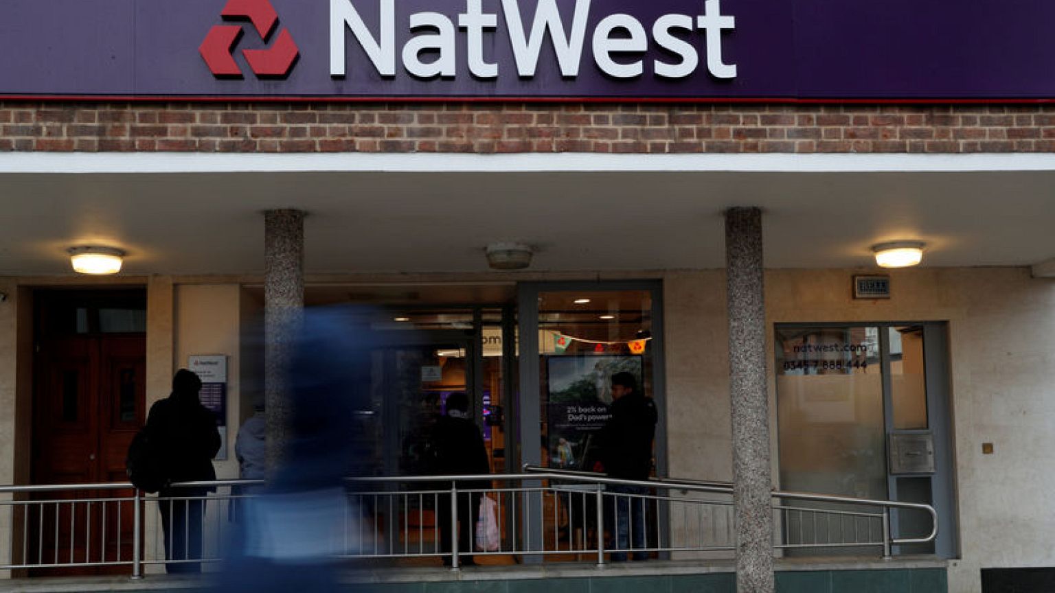 RBS customers take to Twitter to complain of card payment problem