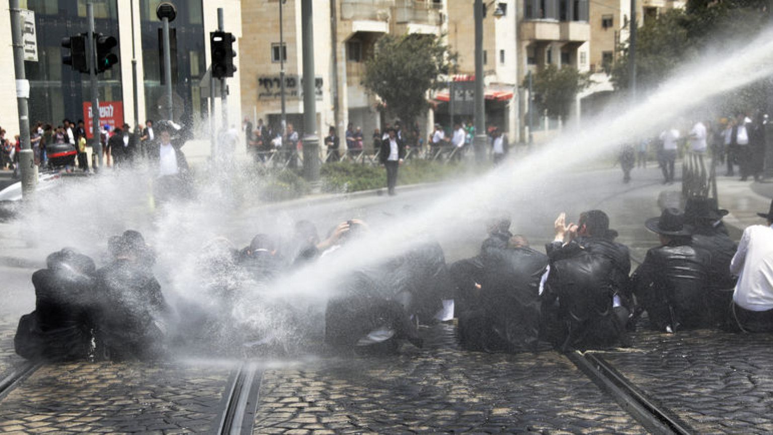 Ultra-Orthodox Jews protest Israeli draft, scuffle with police