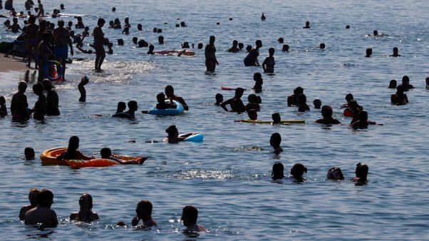 أوروبا تحذر من موجة حر والجفاف يكشف عن أسلحة من الحرب العالمية بقاع نهر في ألمانيا أوروبا تحذر من موجة حر والجفاف يكشف عن أسلحة من الحرب العالمية بقاع نهر في ألمانيا