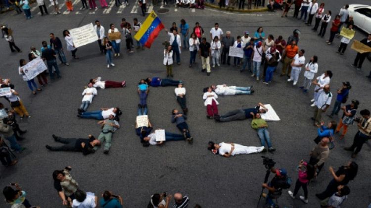 Exsangue, le Venezuela assouplit les opérations de change