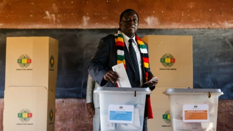 Zimbabwe: Emmerson Mnangagwa en tête de la présidentielle