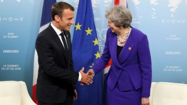 Macron reçoit May pour parler Brexit pour la première soirée de ses vacances Macron reçoit May pour parler Brexit pour la première soirée de ses vacances