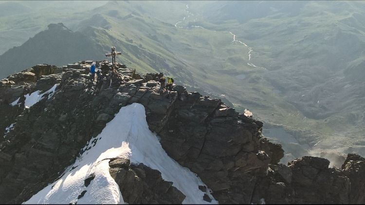 Illesi alpinisti bloccati sul Monviso