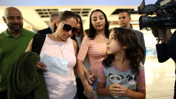 Judge calls U.S. efforts to reunite deported parents 'unacceptable'